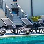 Dolce With Heated Pool Appartement Poreč