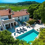 Dolce With Heated Pool Poreč
