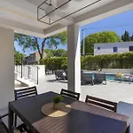 Dolce With Heated Pool Appartement