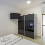 Dolce With Heated Pool Appartement *