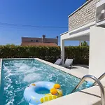 Appartement Dolce With Heated Pool Poreč