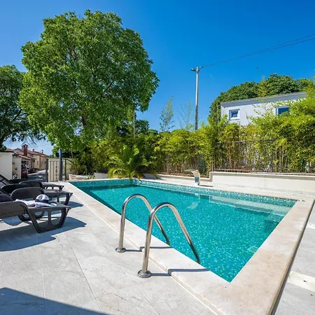 Dolce With Heated Pool Apartman *