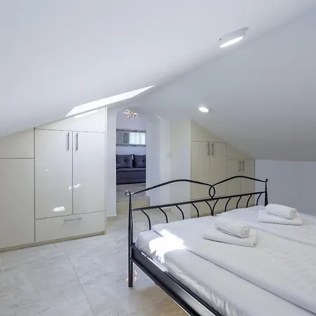 Apartman Dolce With Heated Pool