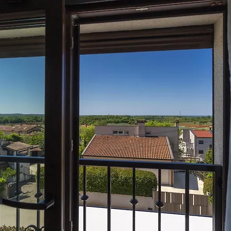 Dolce With Heated Pool Apartman