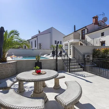 Dolce With Heated Pool Apartman Porec