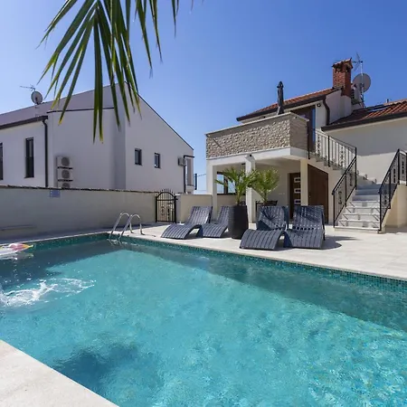 Dolce With Heated Pool 아파트