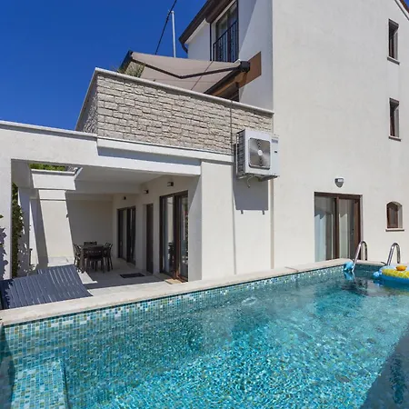 Apartman Dolce With Heated Pool