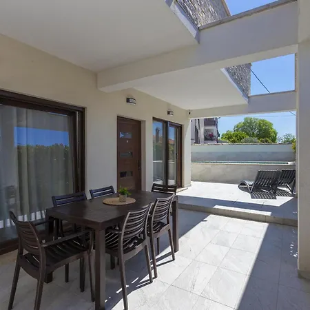 아파트 Dolce With Heated Pool *