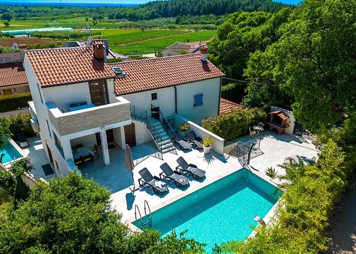 Dolce With Heated Pool 포레치